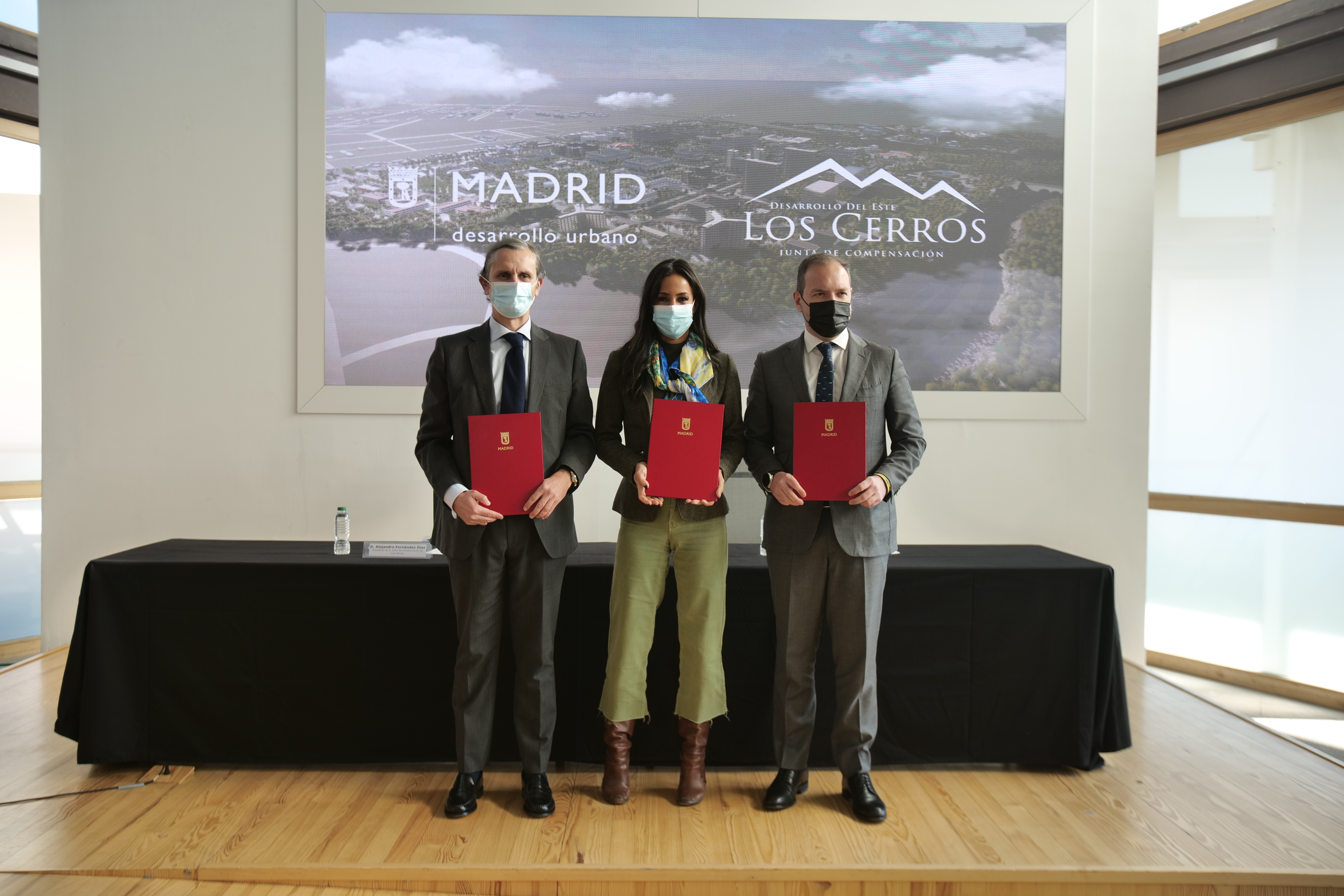 De izquierda a derecha Fern&aacute;ndez D&iacute;az, Villac&iacute;s y Fuentes